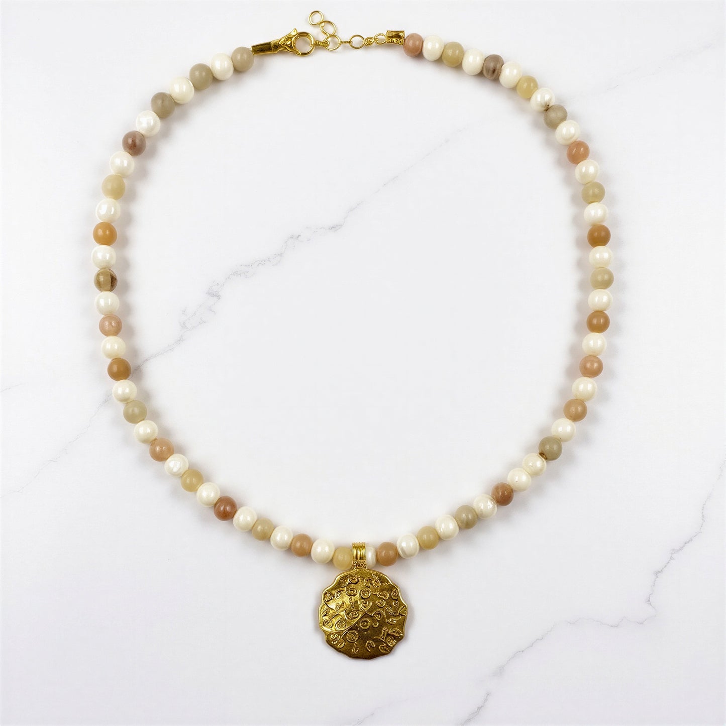 Solar Glow – Güneş Taşı Doğal Taş Kolye